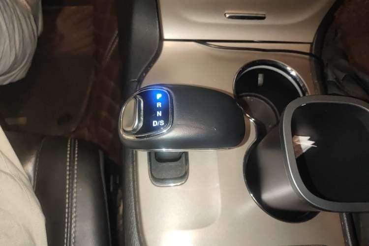 Used Jeep Grand Cherokee 2014 3.0TD Diesel Comfort Navigation Version Gear Lever