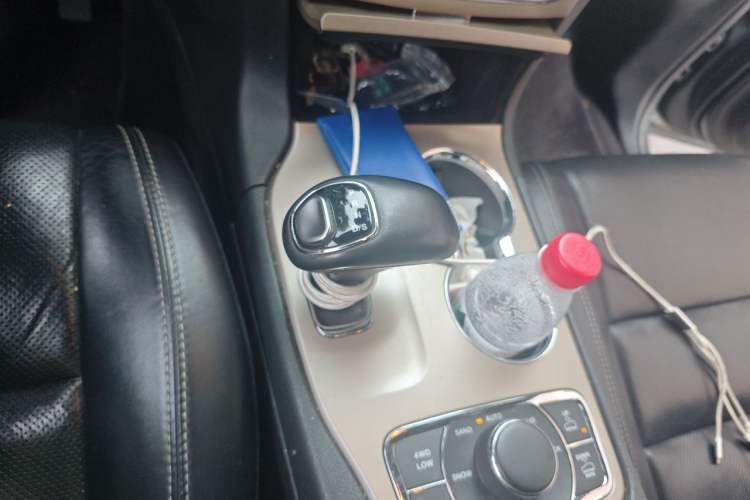 Used Jeep Grand Cherokee 2014 3.6L Elite Navigation Edition Gear Lever