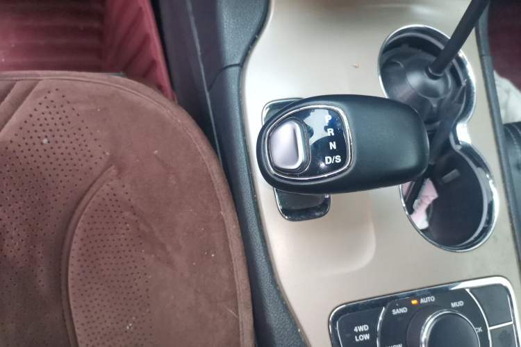 Used Jeep Grand Cherokee 2014 3.0L Comfort Navigation Edition Gear Lever