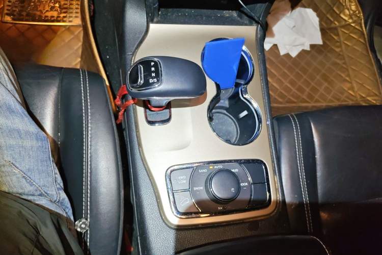 Used Jeep Grand Cherokee 2014 3.0L Comfort Navigation Edition Gear Lever