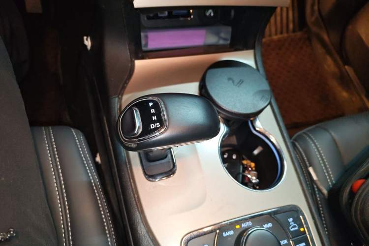Used Jeep Grand Cherokee 2014 3.6L Elite Navigation Edition Gear Lever