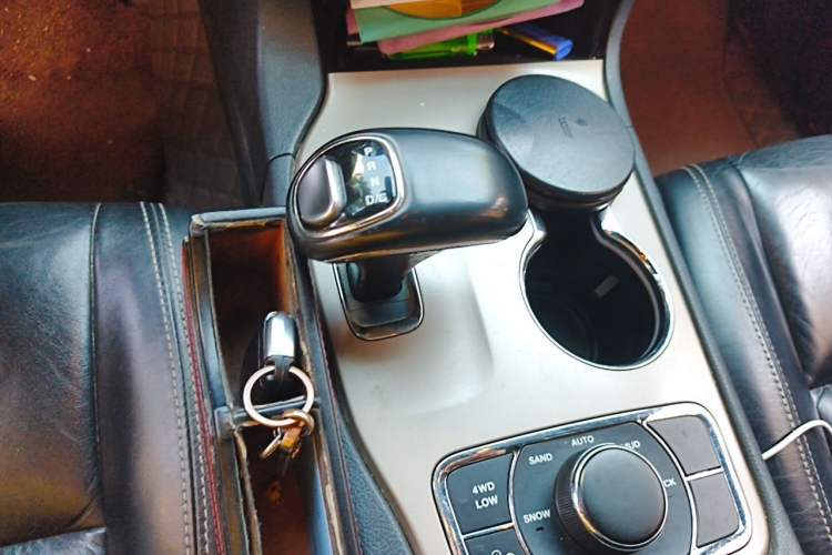 Used Jeep Grand Cherokee 2014 3.0TD Diesel Comfort Navigation Version Gear Lever