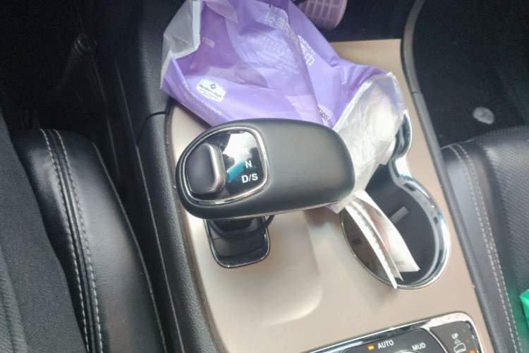 Used Jeep Grand Cherokee 2014 3.6L Elite Navigation Edition Gear Lever