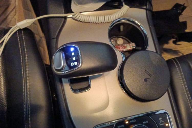 Used Jeep Grand Cherokee 2014 3.6L Elite Navigation Edition Gear Lever