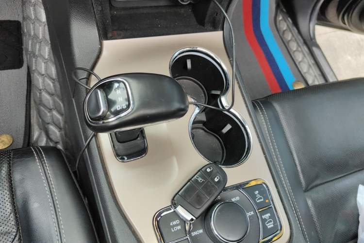 Used Jeep Grand Cherokee 2014 3.6L Elite Navigation Edition Gear Lever