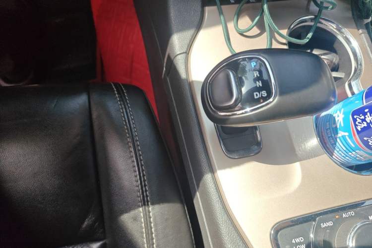 Used Jeep Grand Cherokee 2014 3.6L Comfort Navigation Edition Gear Lever