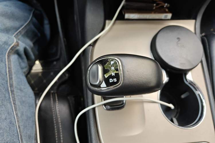 Used Jeep Grand Cherokee 2014 3.6L Comfort Navigation Edition Gear Lever
