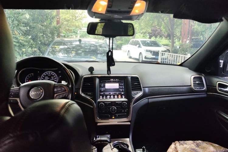 Used Jeep Grand Cherokee 2014 3.6L Elite Navigation Edition Headliner
