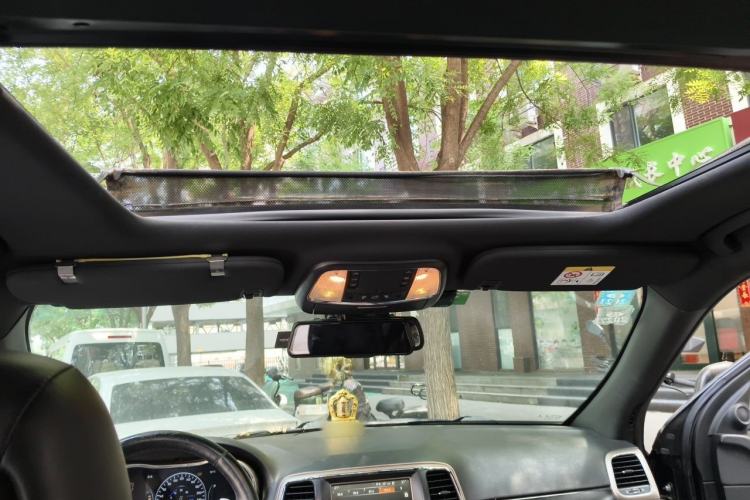 Used Jeep Grand Cherokee 2014 3.6L Elite Navigation Edition Headliner