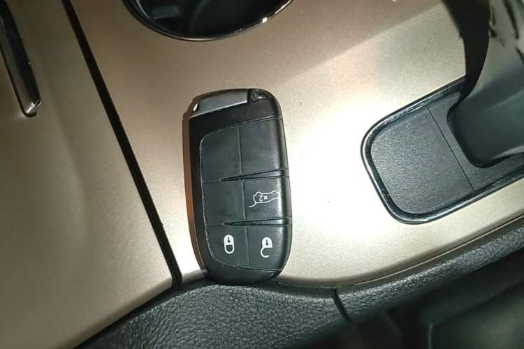 Used Jeep Grand Cherokee 2014 3.0L Comfort Navigation Edition Interior 1