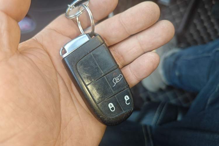 Used Jeep Grand Cherokee 2014 3.0L Comfort Navigation Edition Interior 1