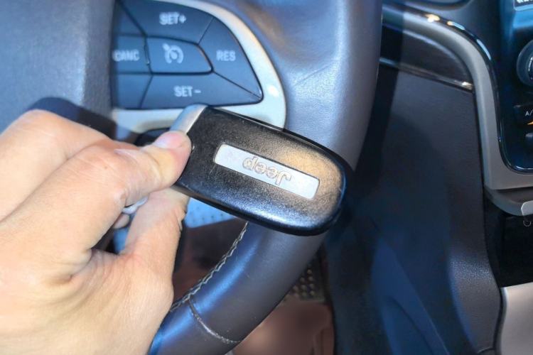 Used Jeep Grand Cherokee 2014 3.0L Flagship Zunyue Edition Interior 1