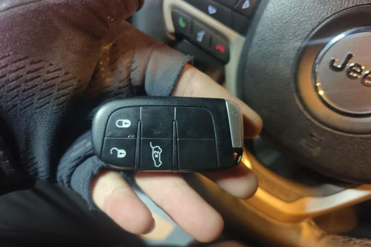 Used Jeep Grand Cherokee 2014 3.6L Elite Navigation Edition Interior 1