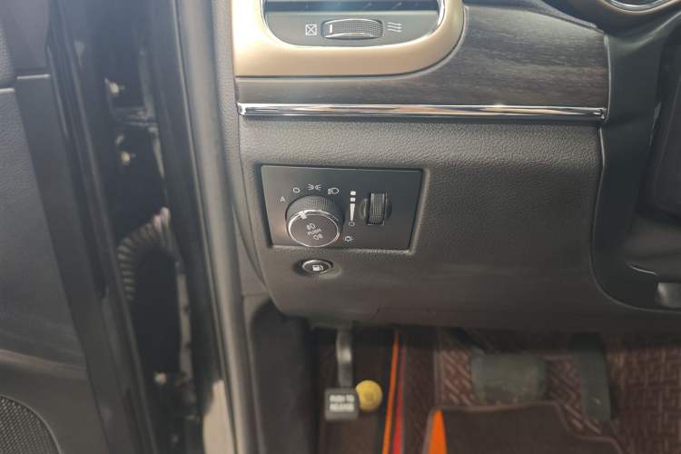 Used Jeep Grand Cherokee 2014 3.6L Elite Navigation Edition Interior 10