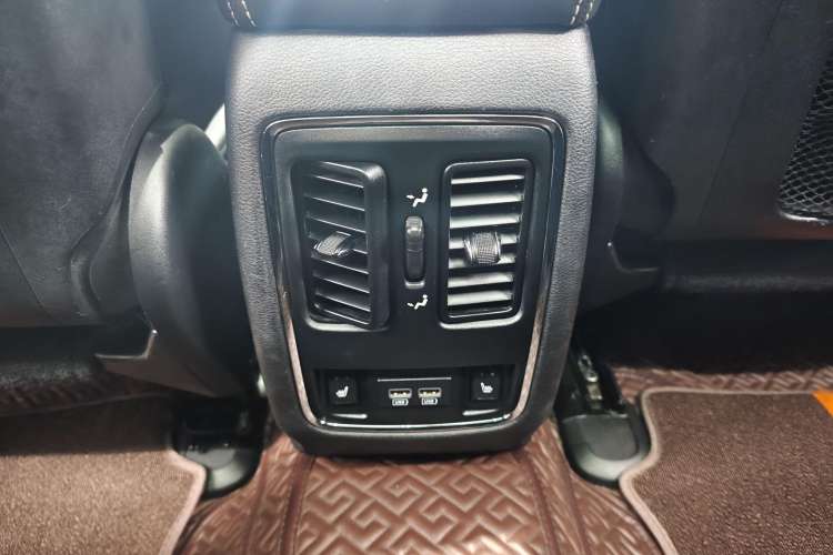 Used Jeep Grand Cherokee 2014 3.6L Elite Navigation Edition Interior 11