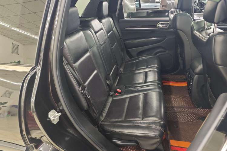 Used Jeep Grand Cherokee 2014 3.6L Elite Navigation Edition Interior 13