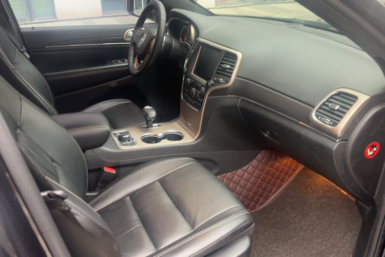 Used Jeep Grand Cherokee 2014 3.0TD Diesel Comfort Navigation Version Interior 2