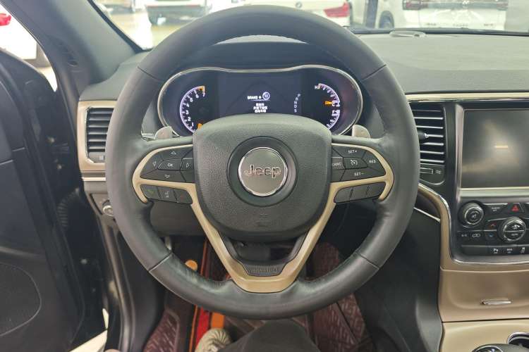 Used Jeep Grand Cherokee 2014 3.6L Elite Navigation Edition Interior 2