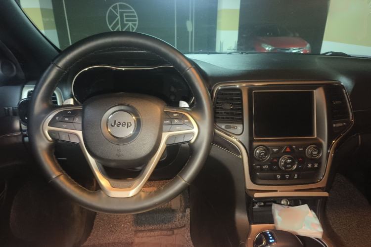Used Jeep Grand Cherokee 2014 3.6L Elite Navigation Edition Interior 2