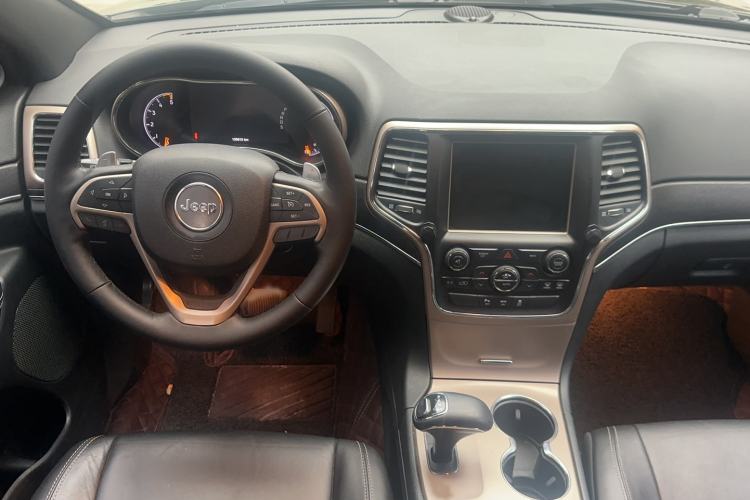 Used Jeep Grand Cherokee 2014 3.0TD Diesel Comfort Navigation Version Interior 3