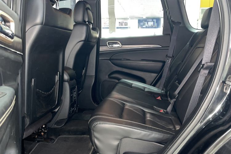Used Jeep Grand Cherokee 2014 3.0L Comfort Navigation Edition Interior 3