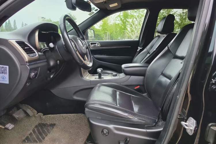 Used Jeep Grand Cherokee 2014 3.6L Elite Navigation Edition Interior 3