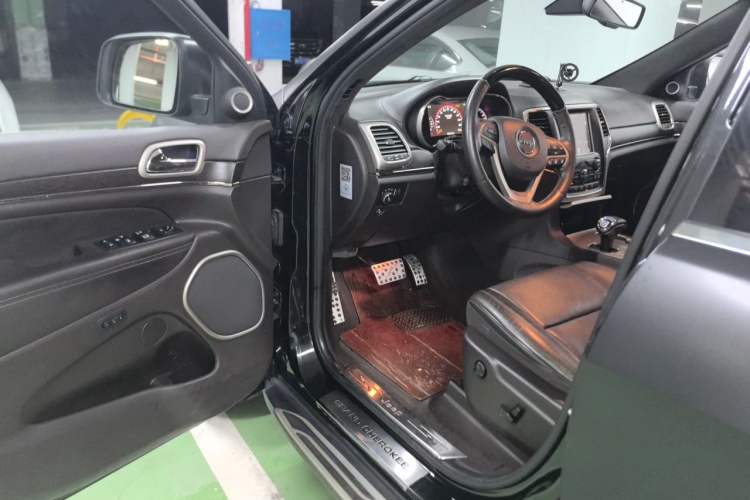 Used Jeep Grand Cherokee 2014 3.0L Flagship Zunyue Edition Interior 3