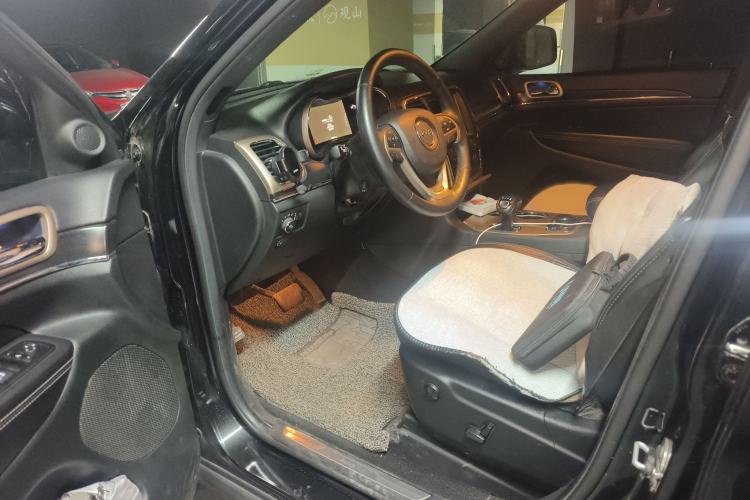 Used Jeep Grand Cherokee 2014 3.6L Elite Navigation Edition Interior 3