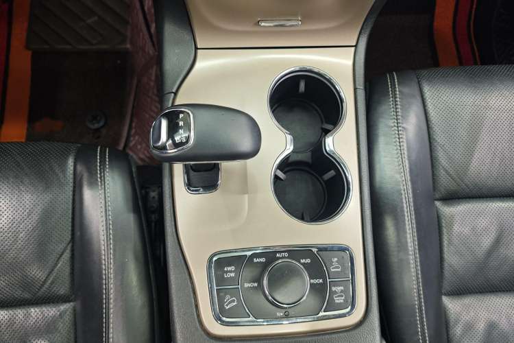 Used Jeep Grand Cherokee 2014 3.6L Elite Navigation Edition Interior 4