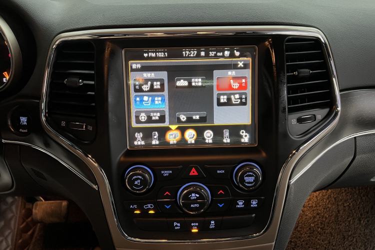 Used Jeep Grand Cherokee 2014 3.0L Comfort Navigation Edition Interior 4