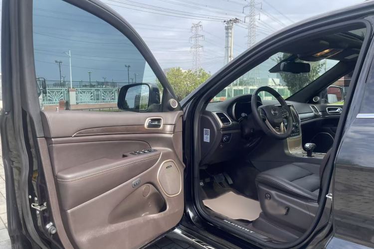 Used Jeep Grand Cherokee 2014 3.6L Flagship Prestige Edition Interior 4