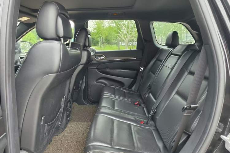Used Jeep Grand Cherokee 2014 3.6L Elite Navigation Edition Interior 4