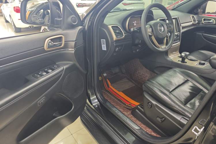 Used Jeep Grand Cherokee 2014 3.6L Elite Navigation Edition Interior 5