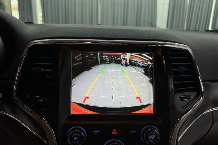 Used Jeep Grand Cherokee 2014 3.0L Comfort Navigation Edition Interior 5