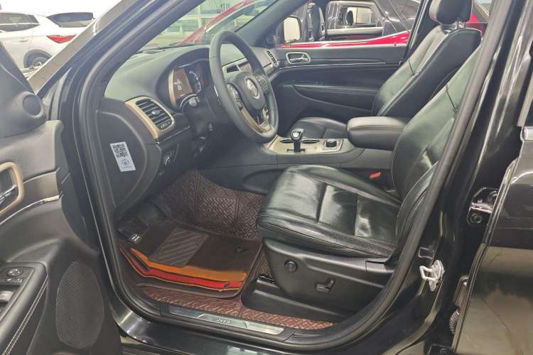 Used Jeep Grand Cherokee 2014 3.6L Elite Navigation Edition Interior 6