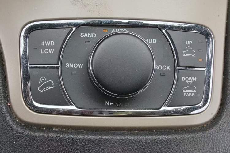 Used Jeep Grand Cherokee 2014 3.6L Elite Navigation Edition Interior 7