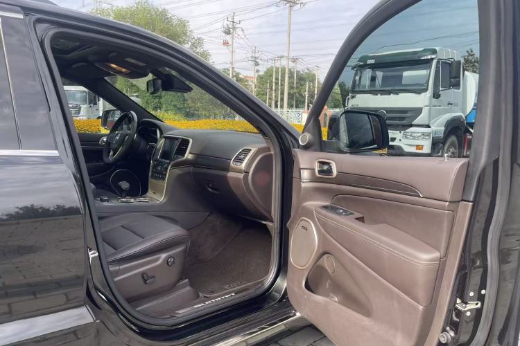 Used Jeep Grand Cherokee 2014 3.6L Flagship Prestige Edition Interior 8