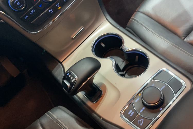 Used Jeep Grand Cherokee 2014 3.0L Comfort Navigation Edition Interior 8