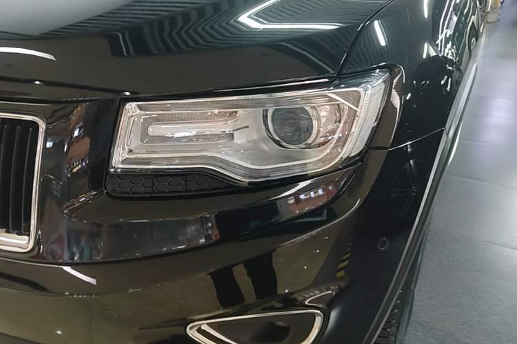 Used Jeep Grand Cherokee 2014 3.0L Comfort Navigation Edition Left Front Headlight