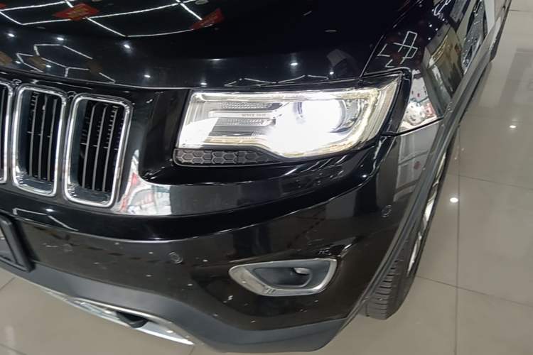 Used Jeep Grand Cherokee 2014 3.6L Elite Navigation Edition Left Front Headlight