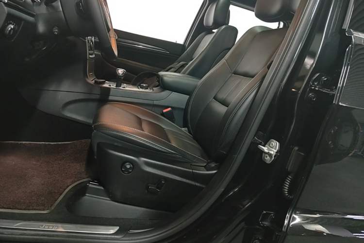 Used Jeep Grand Cherokee 2014 3.0L Comfort Navigation Edition Left Front Seat