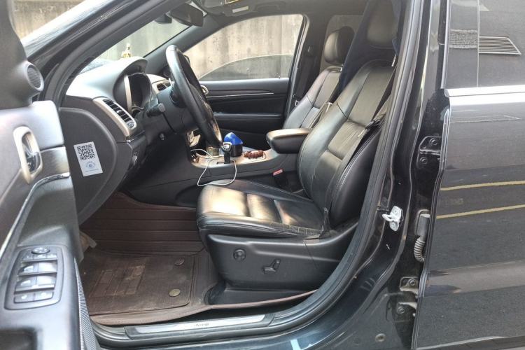 Used Jeep Grand Cherokee  Left Front Seat