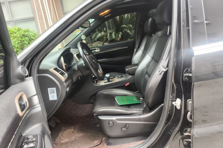 Used Jeep Grand Cherokee 2014 3.0TD Diesel Comfort Navigation Version Left Front Seat