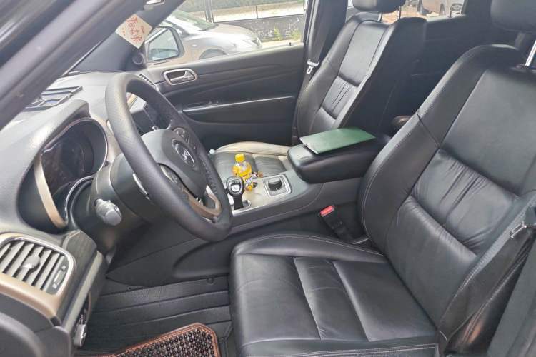 Used Jeep Grand Cherokee 2014 3.6L Comfort Navigation Edition Left Front Seat