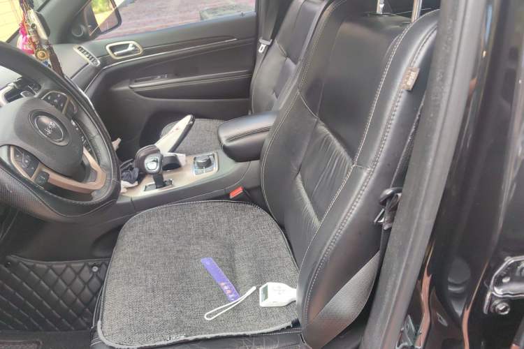 Used Jeep Grand Cherokee 2014 3.0L Comfort Navigation Edition Left Front Seat