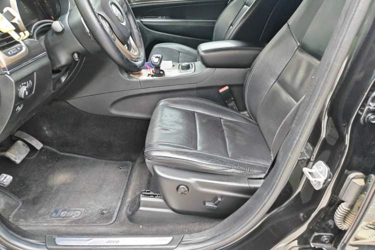 Used Jeep Grand Cherokee 2014 3.6L Elite Navigation Edition Left Front Seat