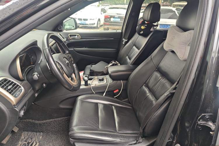 Used Jeep Grand Cherokee 2014 3.0L Comfort Navigation Edition Left Front Seat