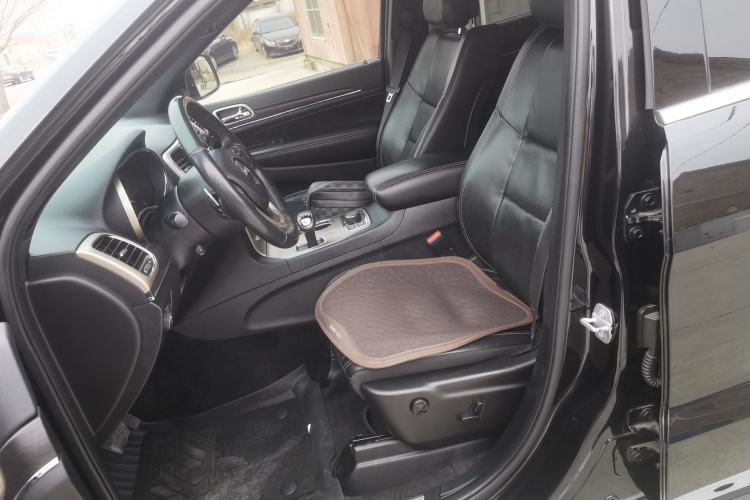 Used Jeep Grand Cherokee 2014 3.6L Elite Navigation Edition Left Front Seat