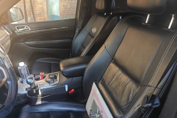 Used Jeep Grand Cherokee 2014 3.0L Comfort Navigation Edition Left Front Seat