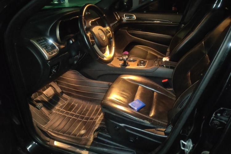 Used Jeep Grand Cherokee 2014 3.0L Comfort Navigation Edition Left Front Seat